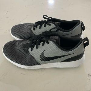 Nike roshe men’s golf shoes size 9.5. Worn twice